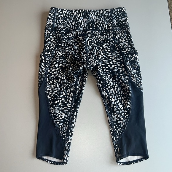 Athleta Crop Leggings with Side Pockets - Picture 2 of 10